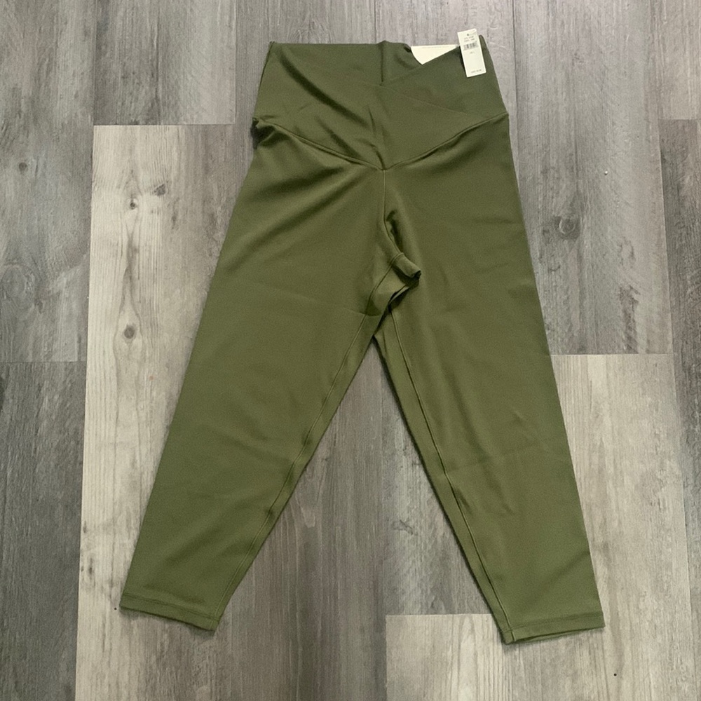AERIE Offline Real Me 3/4 Crop Crossover Leggings